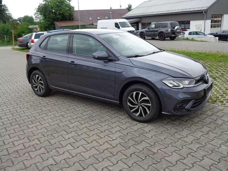 Neu VW Polo Life 95 PS (69 kW) 2025 Rauchgrau metallic Limousine