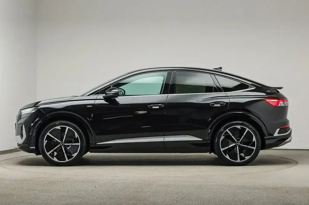 Gebraucht Audi Q4 Sportback e-tron S-Line 219 kW (299 PS) 2023 Mythosschwarz metallic SUV