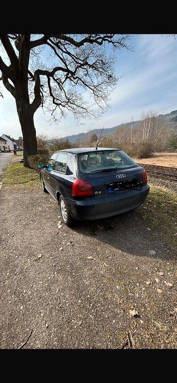 Używany Audi A3 Ambiente 90 KM (66 kW) 1998 Purpurowy Hatchback