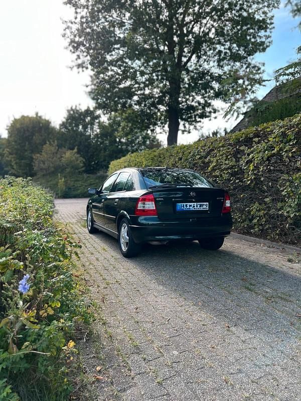 Gebraucht Opel Astra 75 PS (55 kW) 1999 Grün Limousine