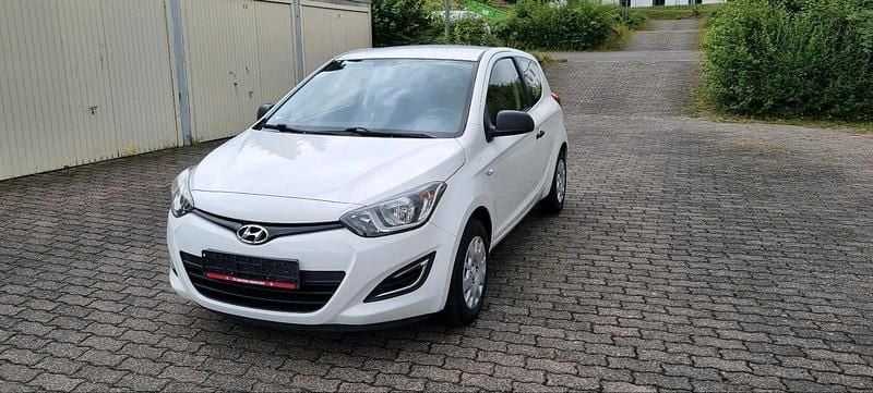 Weiß Gebraucht 2014 Hyundai i20 Kleinwagen | 3.800 € - Bild 1/4