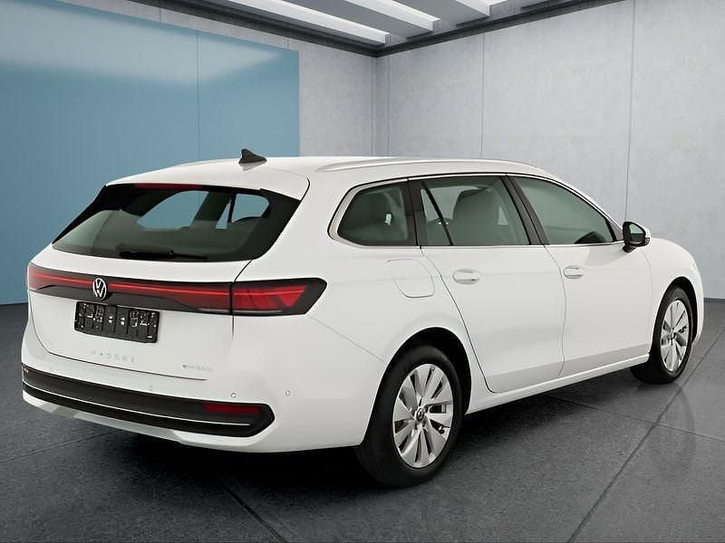Weiß Neu 2025 VW Passat Kombi | 45.849 € (Guter Preis) - Bild 1/4