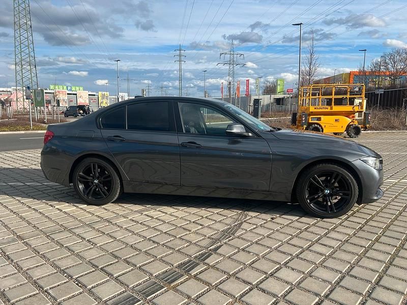 Gebraucht BMW 318 150 PS (110 kW) 2016 Grau Limousine
