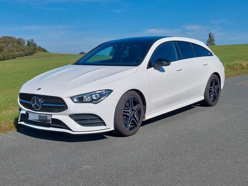 Weiß Gebraucht 2020 Mercedes CLA180 Shooting Brake Kombi | 22.500 € (Guter Preis) - Bild 1/4