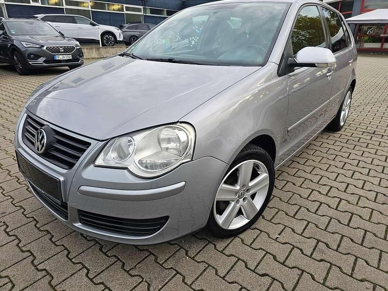 Grau Gebraucht 2009 VW Polo Edition Limousine | 3.400 € (Fairer Preis) - Bild 1/4