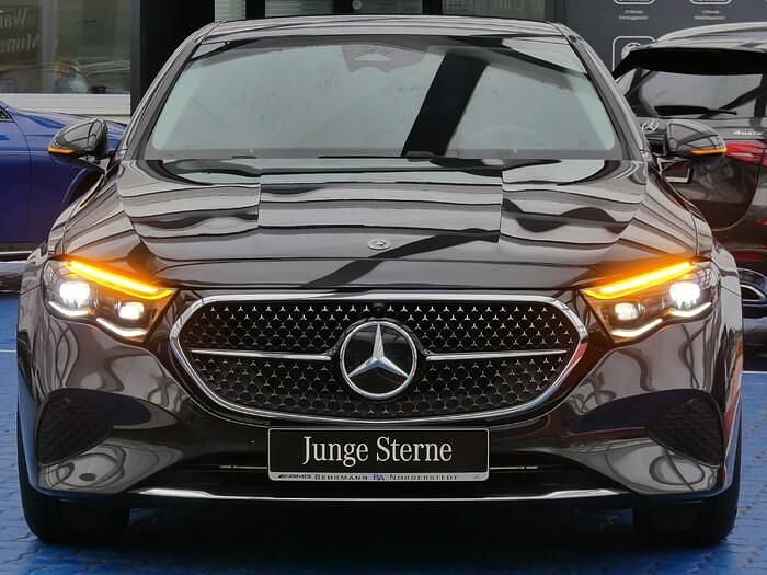 Gebraucht Mercedes E200 Advanced Plus 204 PS (150 kW) 2025 Grau Limousine