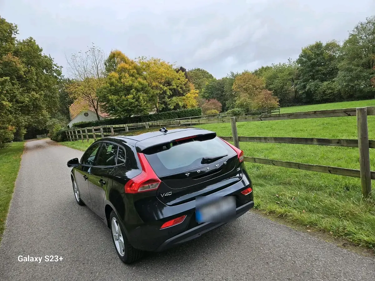Gebraucht Volvo V40 114 PS (83 kW) 2014 Schwarz Limousine