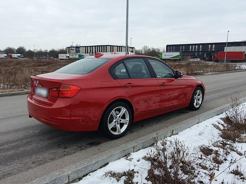 Gebraucht BMW 316 136 PS (100 kW) 2014 Rot Limousine