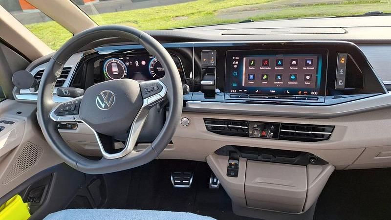 Second-hand VW Multivan 245 CP (180 kW) 2025 Gri Monovolum