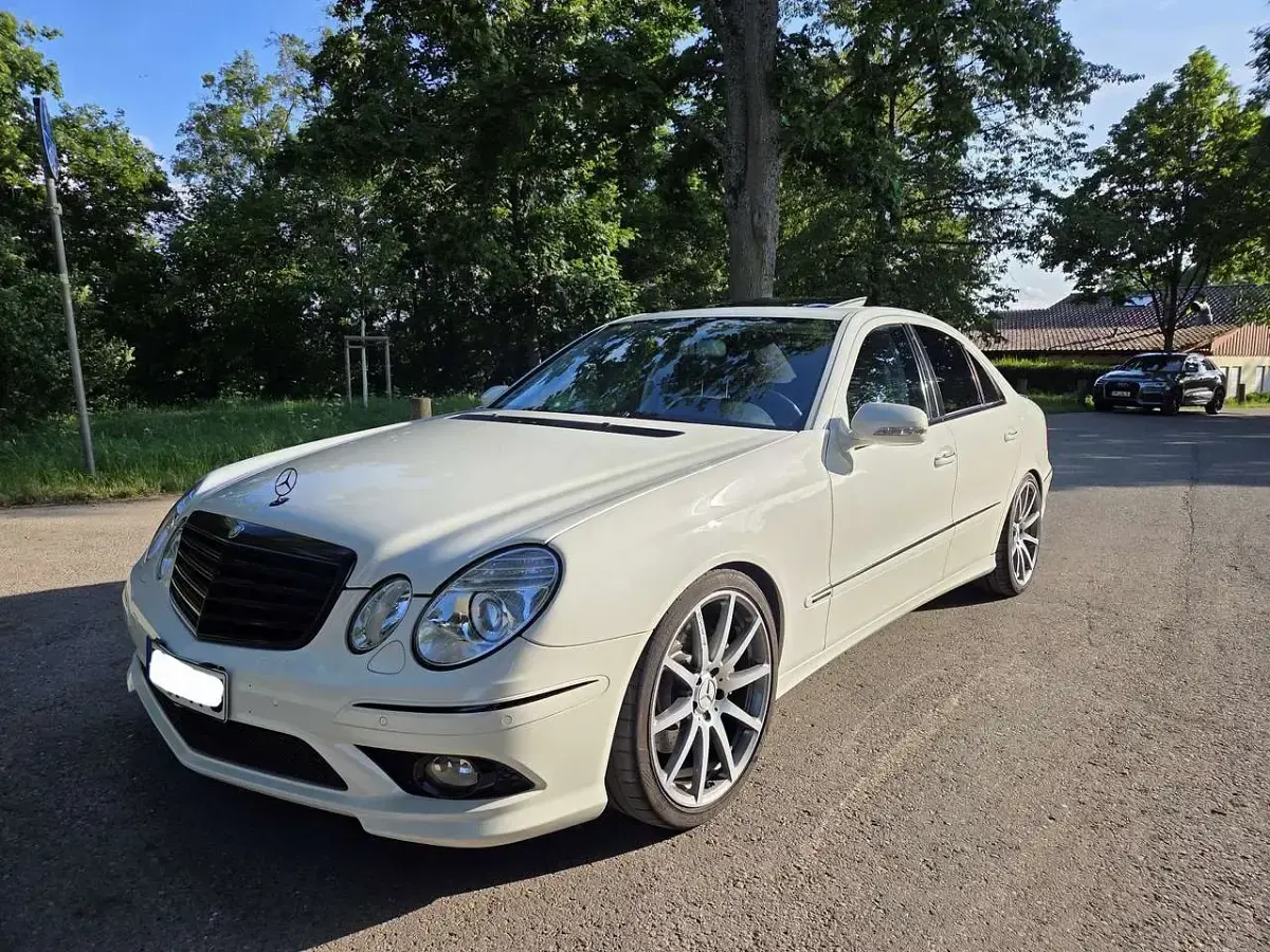Gebraucht Mercedes E500 Avantgarde 387 PS (284 kW) 2006 Weiß Limousine