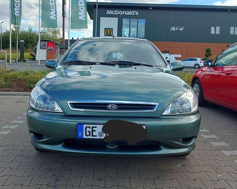 Gebraucht Kia Rio 82 PS (60 kW) 2002 Limousine