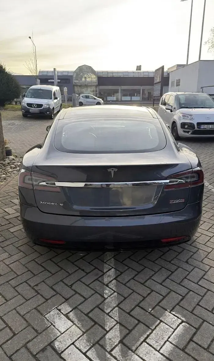 Usata Tesla Model S Performance 567 kW (772 CV) 2016 Grigio Utilitaria