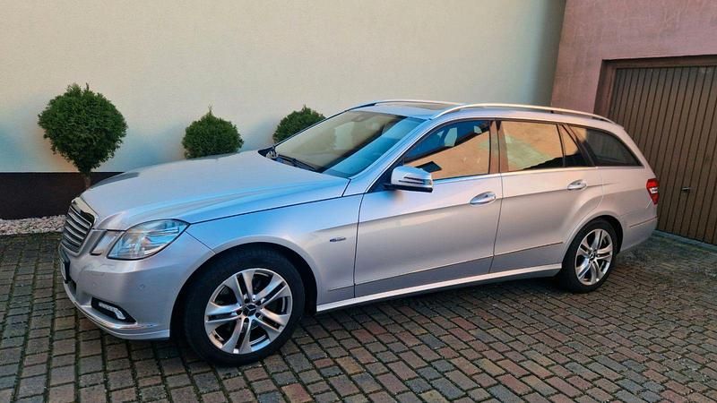 Silber Gebraucht 2011 Mercedes E250 Elegance Kombi | 6.000 € (Guter Preis) - Bild 1/4