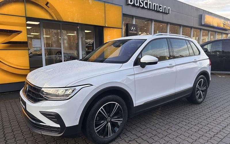 Gebraucht VW Tiguan Active 150 PS (110 kW) 2021 Pure white SUV