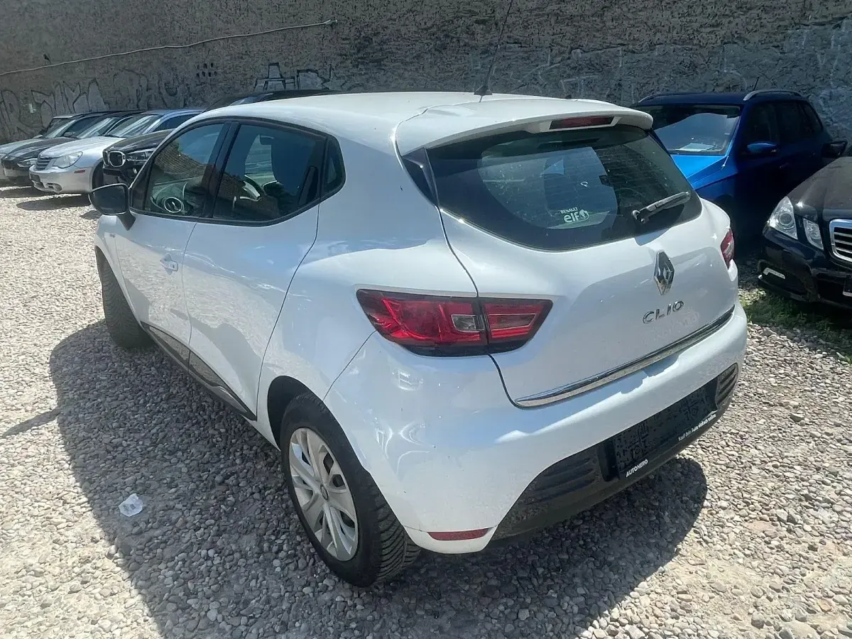 Gebraucht Renault Clio 73 PS (53 kW) 2018 Weiß Kleinwagen
