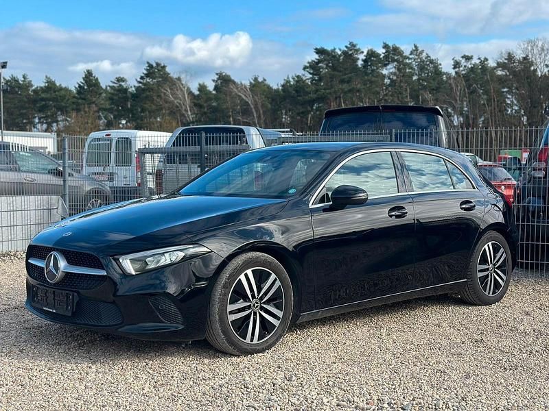 Gebraucht Mercedes A200 150 PS (110 kW) 2021 Schwarz Limousine