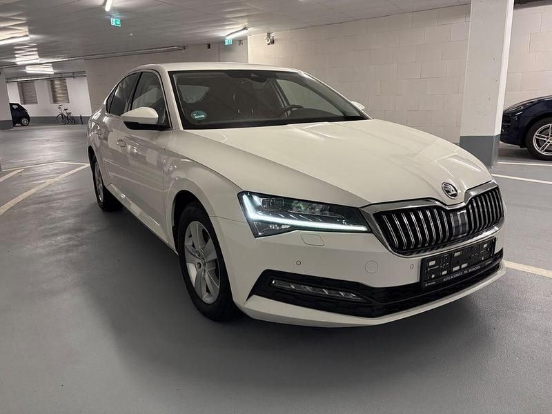 Gebraucht Skoda Superb Ambition 190 PS (139 kW) 2020 Weiß Limousine