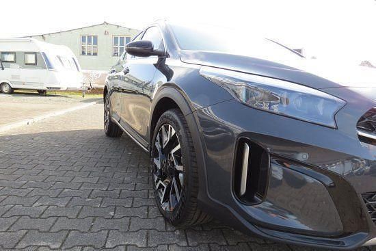 Neu Kia XCeed 179 PS (131 kW) 2026 Grau metallic SUV
