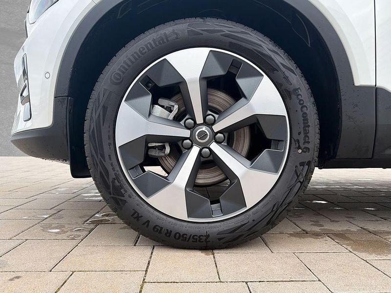 Gebraucht Volvo XC40 Plus 163 PS (119 kW) 2025 Crystal weiß perleffekt SUV