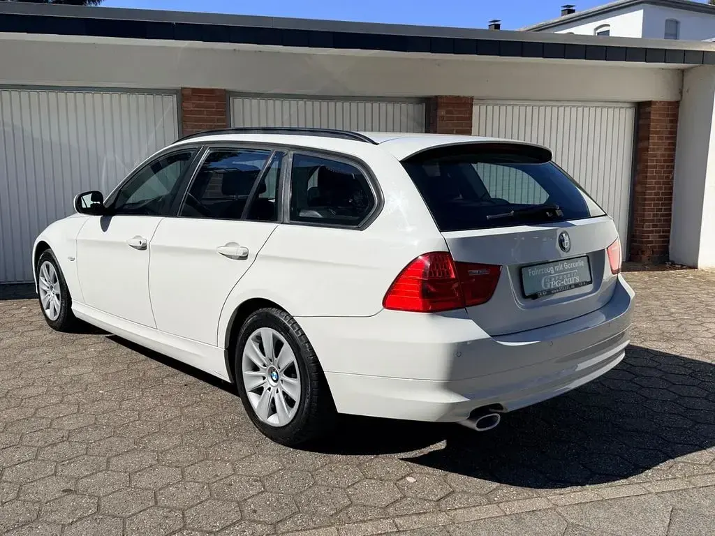 Gebraucht BMW 318 Comfort Edition 143 PS (105 kW) 2012 Weiß Kombi