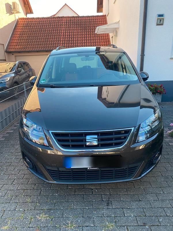Braun Gebraucht 2019 Seat Alhambra XCELLENCE Van / Kleinbus | 26.800 € (Fairer Preis) - Bild 1/4