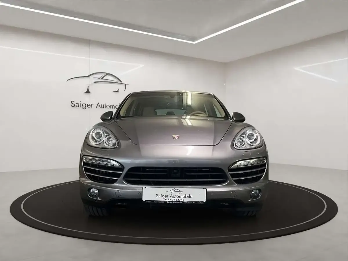 Gebraucht Porsche Cayenne Diesel 245 PS (180 kW) 2011 Grau SUV