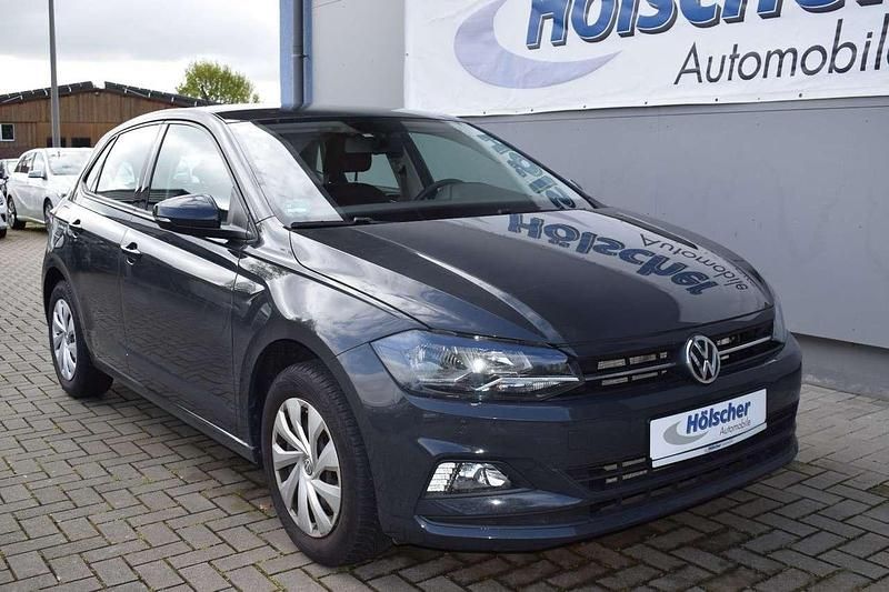 Grau Gebraucht 2019 VW Polo Comfortline Kleinwagen | 16.900 € (Fairer Preis) - Bild 1/4