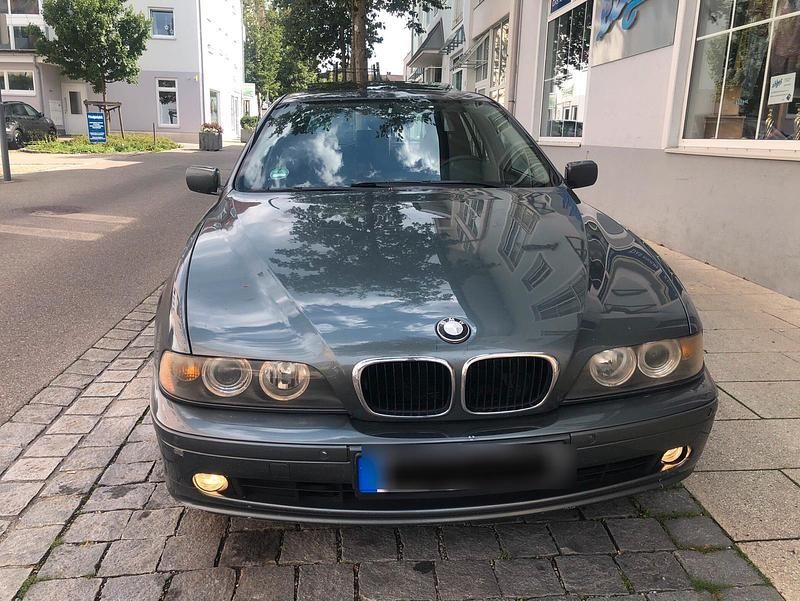 Grau Gebraucht 2002 BMW 525 Kombi | 2.150 € (Fairer Preis) - Bild 1/4