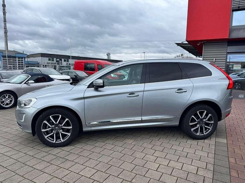Gebraucht Volvo XC60 Summum 220 PS (161 kW) 2016 Electric silver / metallic SUV