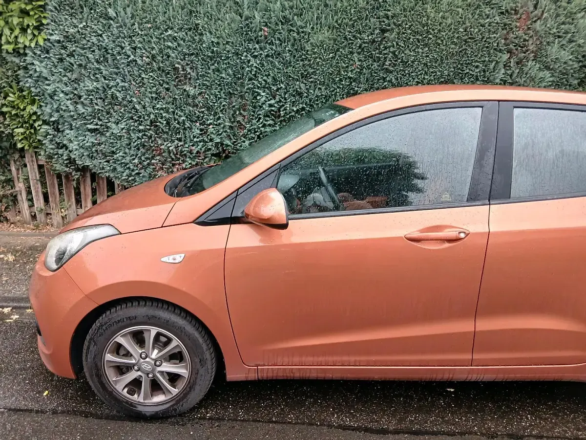 Gebraucht Hyundai i10 Edition 68 PS (50 kW) 2014 Orange Kleinwagen