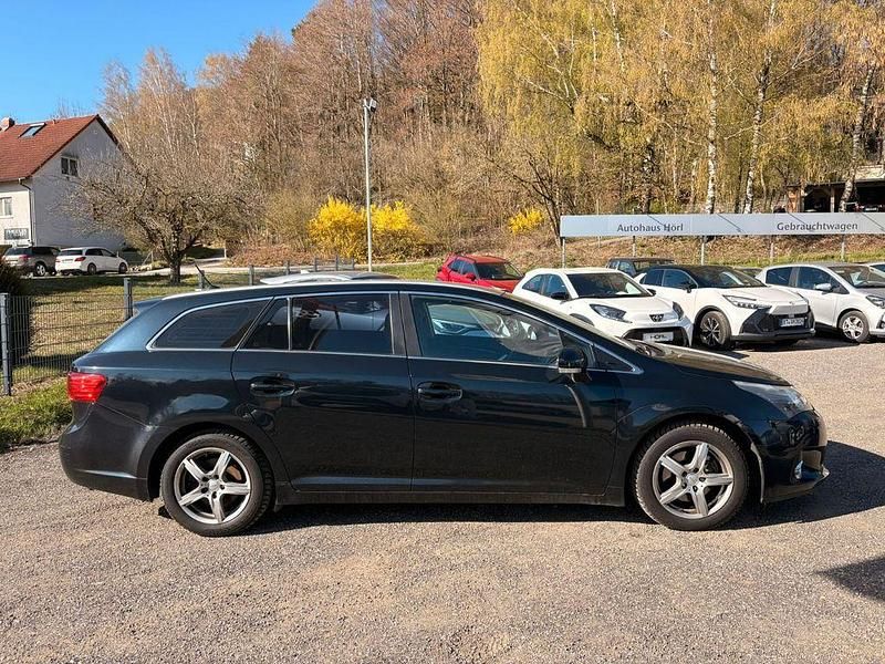 Gebraucht Toyota Avensis 124 PS (91 kW) 2012 Blau Kombi