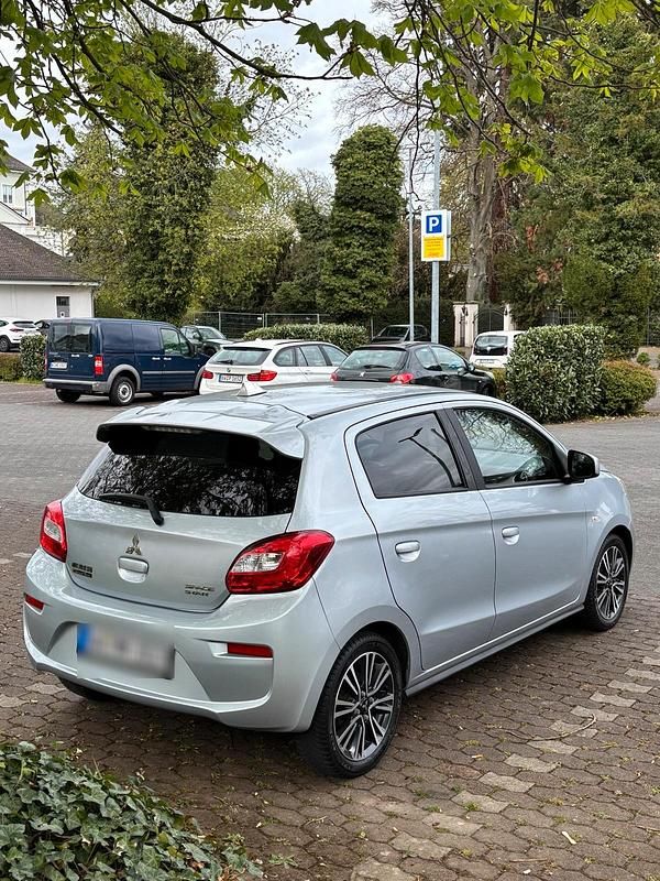Gebraucht Mitsubishi Space Star 80 PS (58 kW) 2018 Silber Kleinwagen