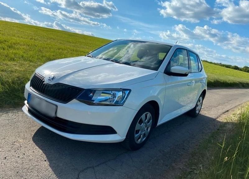 Weiß Gebraucht 2017 Skoda Fabia Active Kleinwagen | 5.500 € (Guter Preis) - Bild 1/4