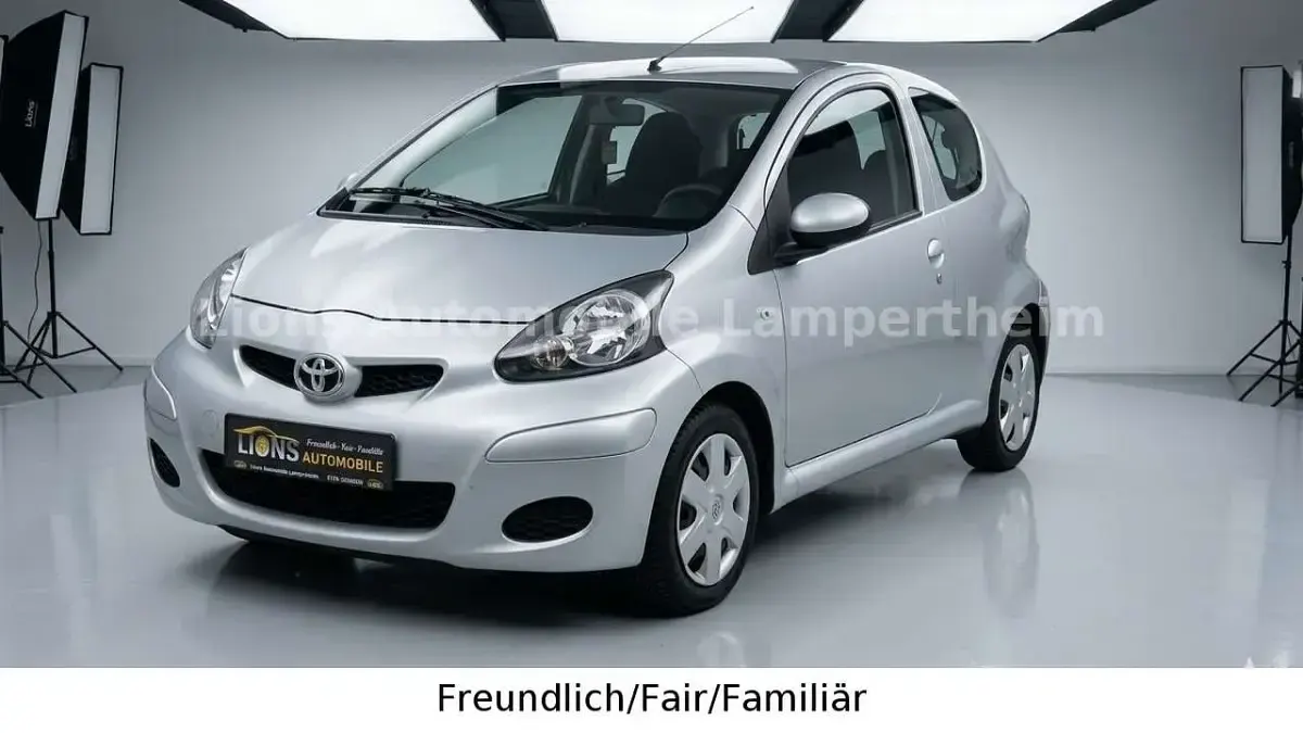 Gebraucht Toyota Aygo Cool 68 PS (50 kW) 2010 Silber Kleinwagen