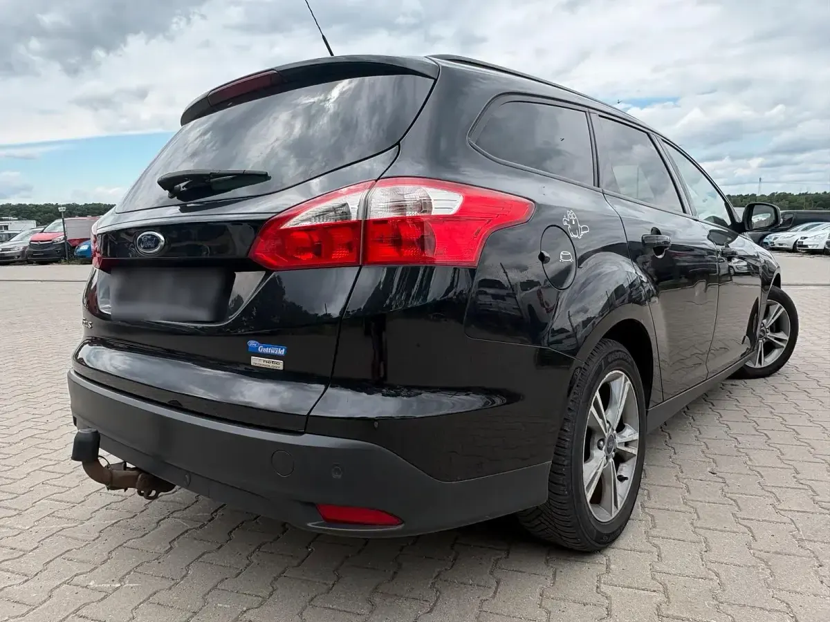 Gebraucht Ford Focus 115 PS (84 kW) 2014 Schwarz Kombi