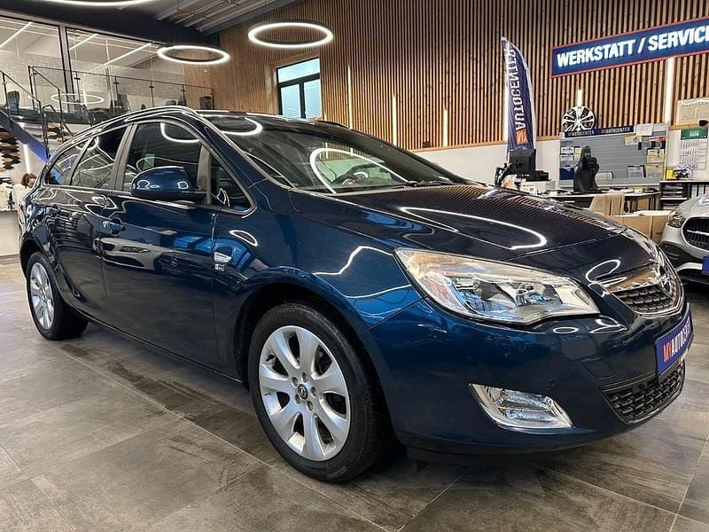 Gebraucht Opel Astra 140 PS (102 kW) 2012 Blau Kombi