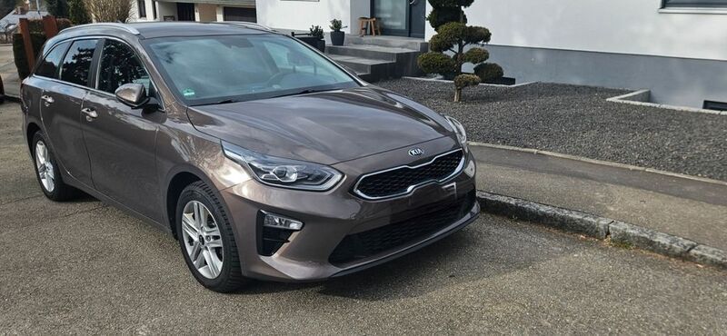 Braun Gebraucht 2021 Kia Ceed Sportswagon Vision Kombi | 18.000 € (Fairer Preis) - Bild 1/4
