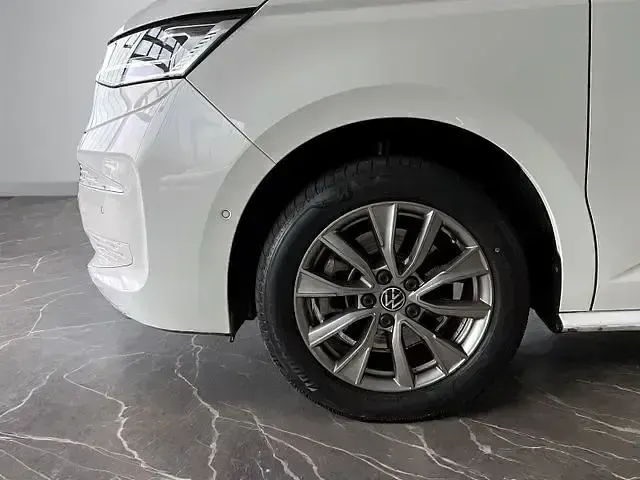 Gebraucht VW Multivan Life 218 PS (160 kW) 2022 Weiß Van / Kleinbus
