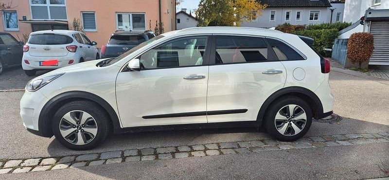 Gebraucht Kia Niro Vision 141 PS (103 kW) 2018 Weiß SUV