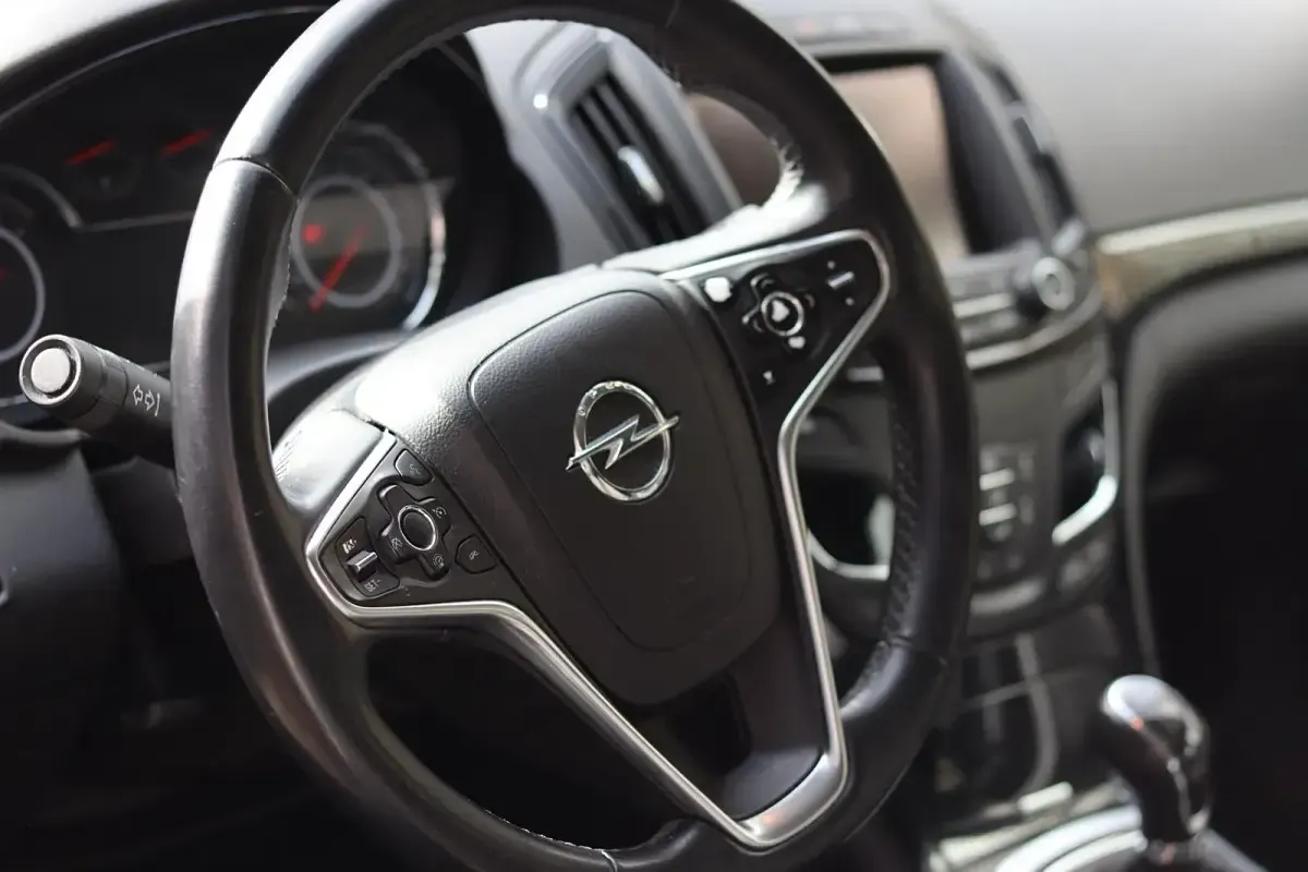 Gebraucht Opel Insignia 170 PS (125 kW) 2014 Weiß Limousine