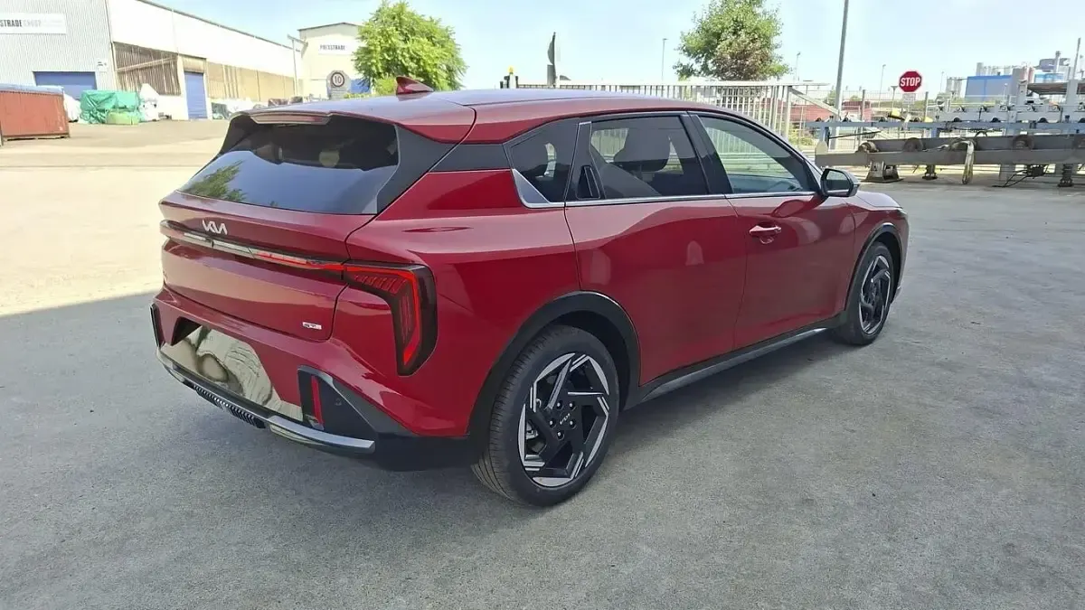 Neu Kia K4 Spirit 179 PS (131 kW) 2026 Fiery red metallic Limousine