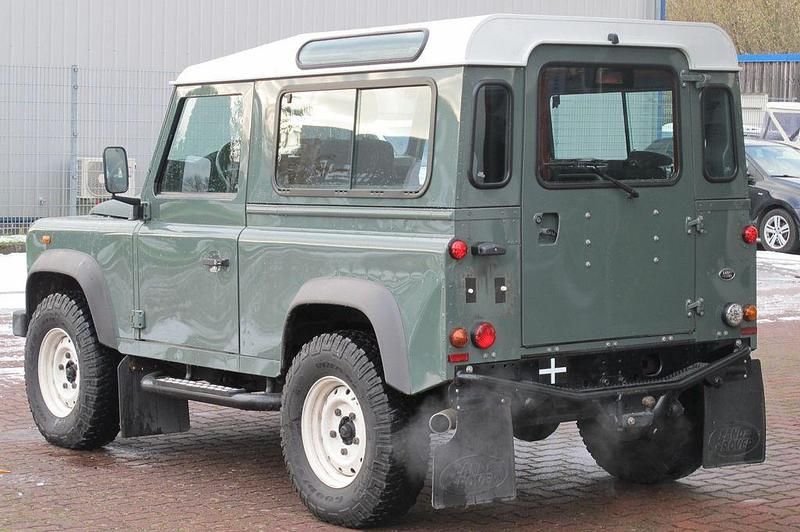 Gebraucht Land Rover Defender 122 PS (89 kW) 2014 Grün Kombi