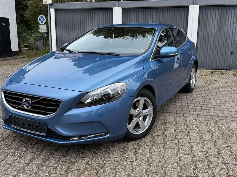 Blau Gebraucht 2016 Volvo V40 Momentum Kombi | 14.999 € (Guter Preis) - Bild 1/4