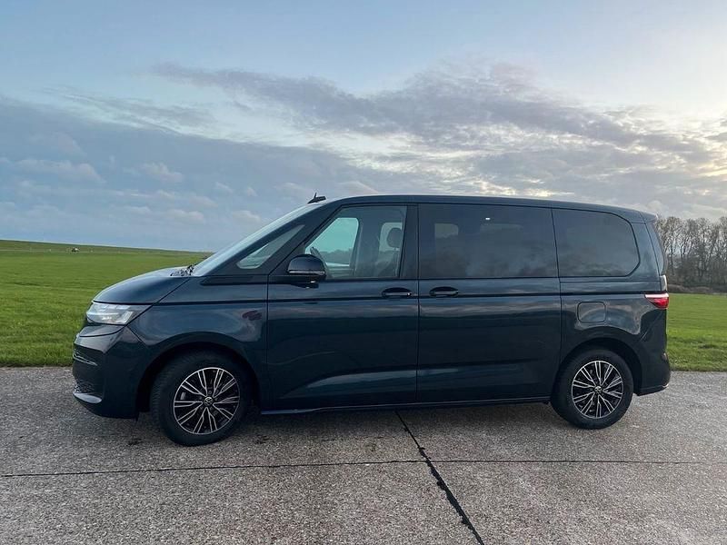 Usado VW Multivan 150 HP (110 kW) 2023 Azul Monovolume