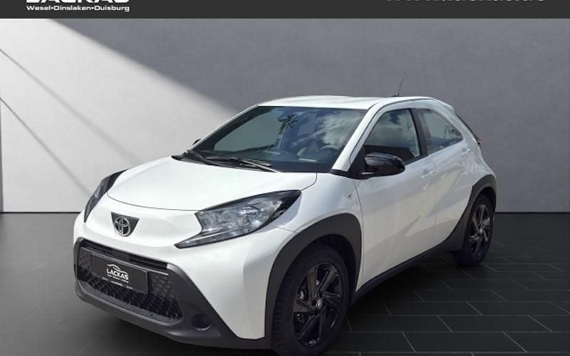 Weiß Gebraucht 2024 Toyota Aygo Business Edition Kleinwagen | 16.990 € (Fairer Preis) - Bild 1/4