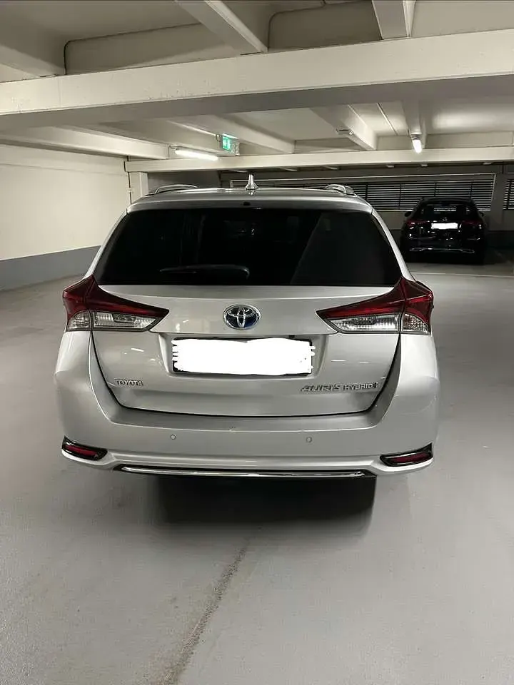 Gebraucht Toyota Auris Hybrid Executive 99 PS (72 kW) 2016 Grau Kombi
