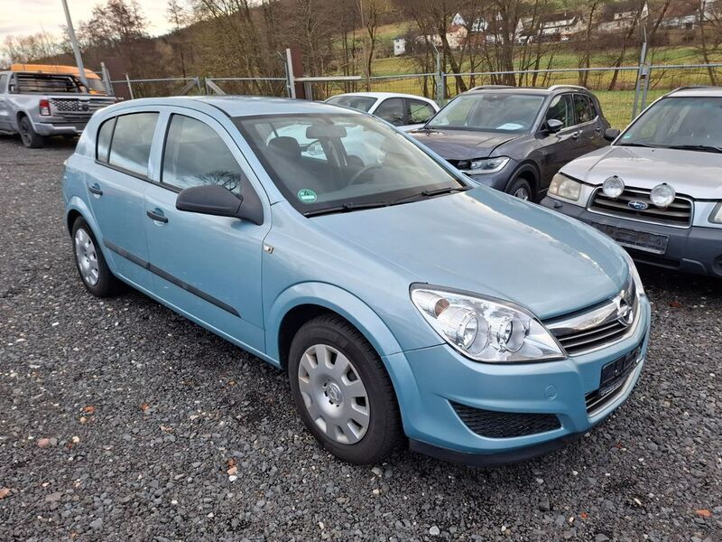 Gebraucht Opel Astra Selection 90 PS (66 kW) 2009 Silber Limousine