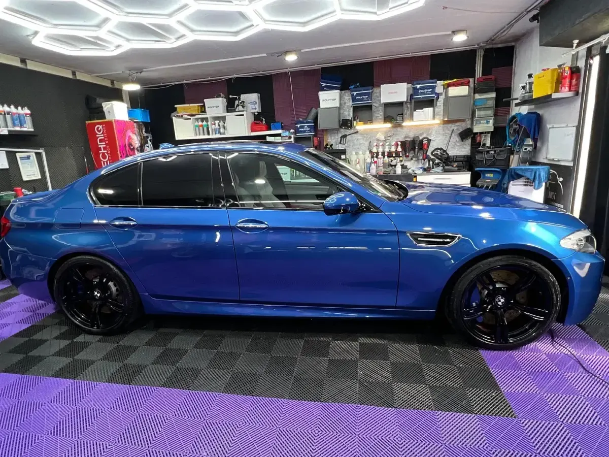 Używany BMW M5 560 KM (411 kW) 2011 Niebieski Sedan/Limuzyna