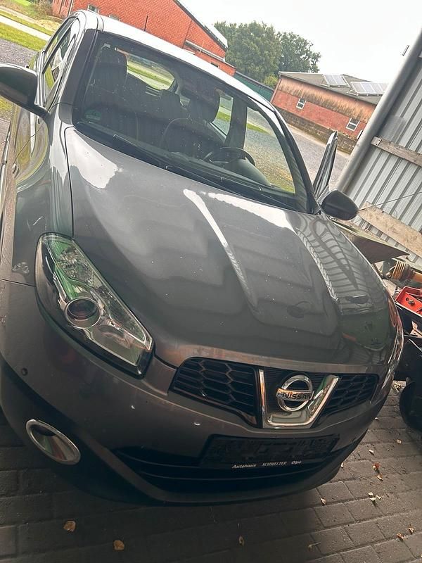 Grau Gebraucht 2011 Nissan Qashqai SUV | 4.000 € - Bild 1/4