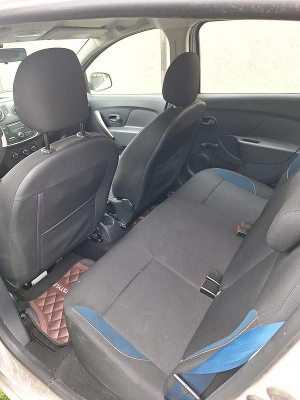 Gebraucht Dacia Sandero 73 PS (53 kW) 2016 Weiß Kleinwagen